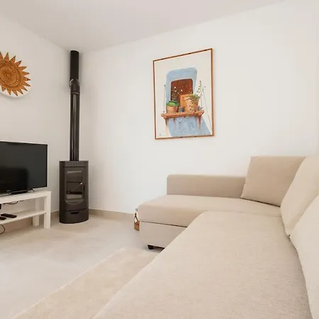 With Large Sunny Terrace, Costabella Дом отдыха Марбелья