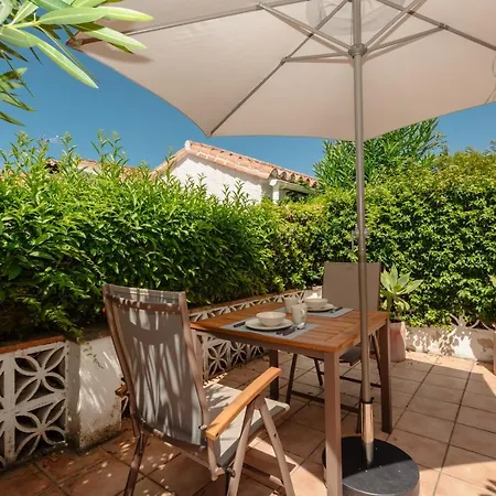 Vakantiehuis With Large Sunny Terrace, Costabella