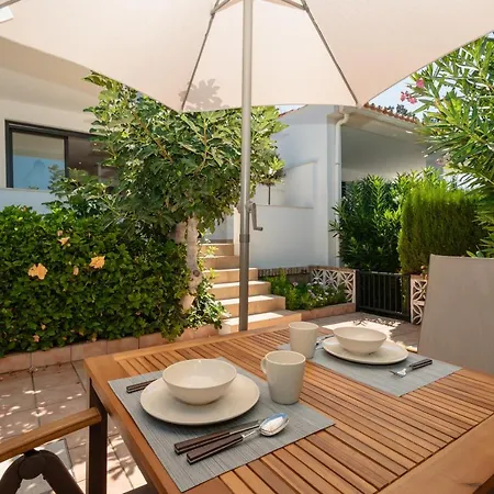 With Large Sunny Terrace, Costabella Дом отдыха Марбелья