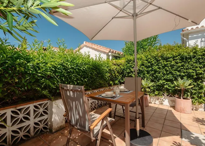 Prázdninový dům With Large Sunny Terrace, Costabella
