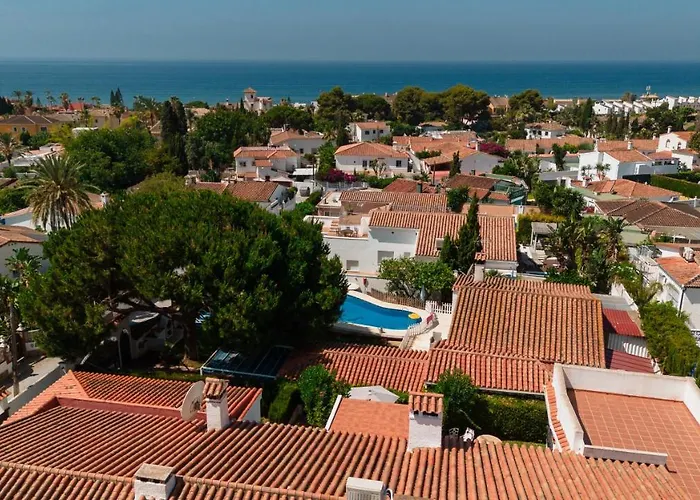 Casa de Férias With Large Sunny Terrace, Costabella